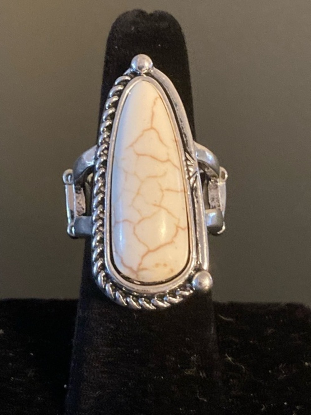 paparazzi White Howlite Teardrop Silver-Tone Ring - Picture 1 of 4